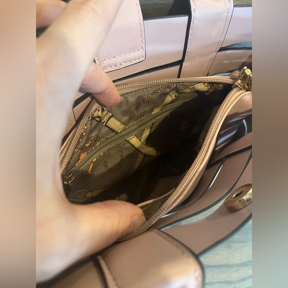 Soft Pink bag with crossbody strap - Picture 11 of 15